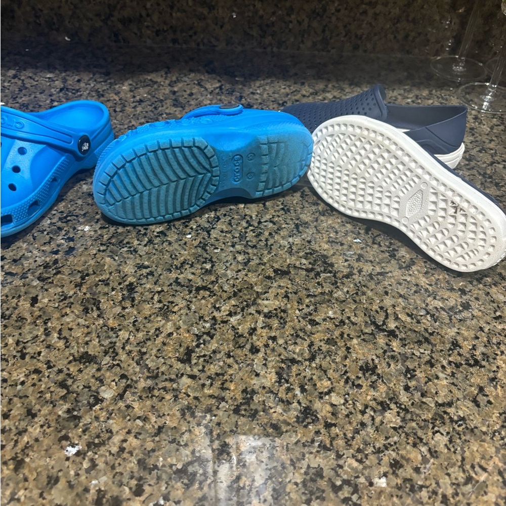 CROCS Kids Shoes in Bright Blue and Dark Navy-2 pair - Picture 6 of 6